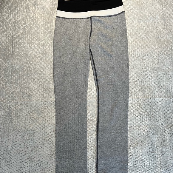 LuluLemon Light Herringbone Pattern Mini Flared Pant 32" - Picture 5 of 6